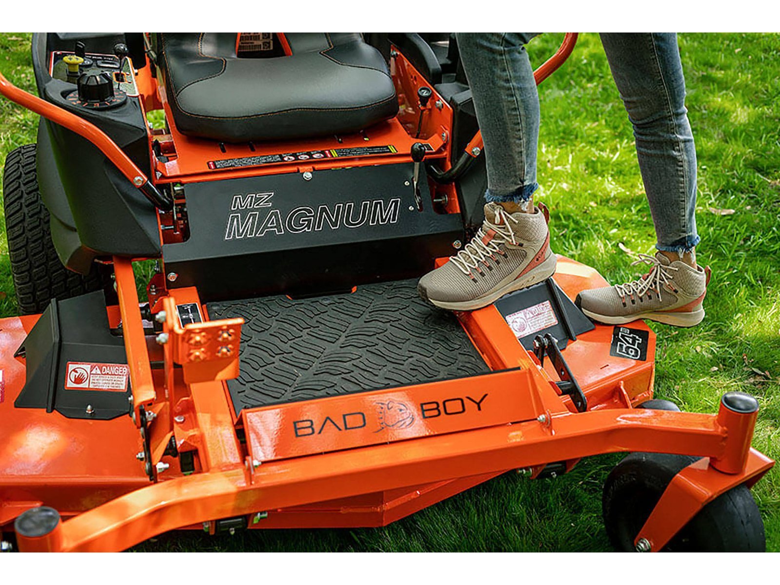 Bad Boy Magnum 54 in. 24 HP Gas Zero-Turn Mower thumbnail 4